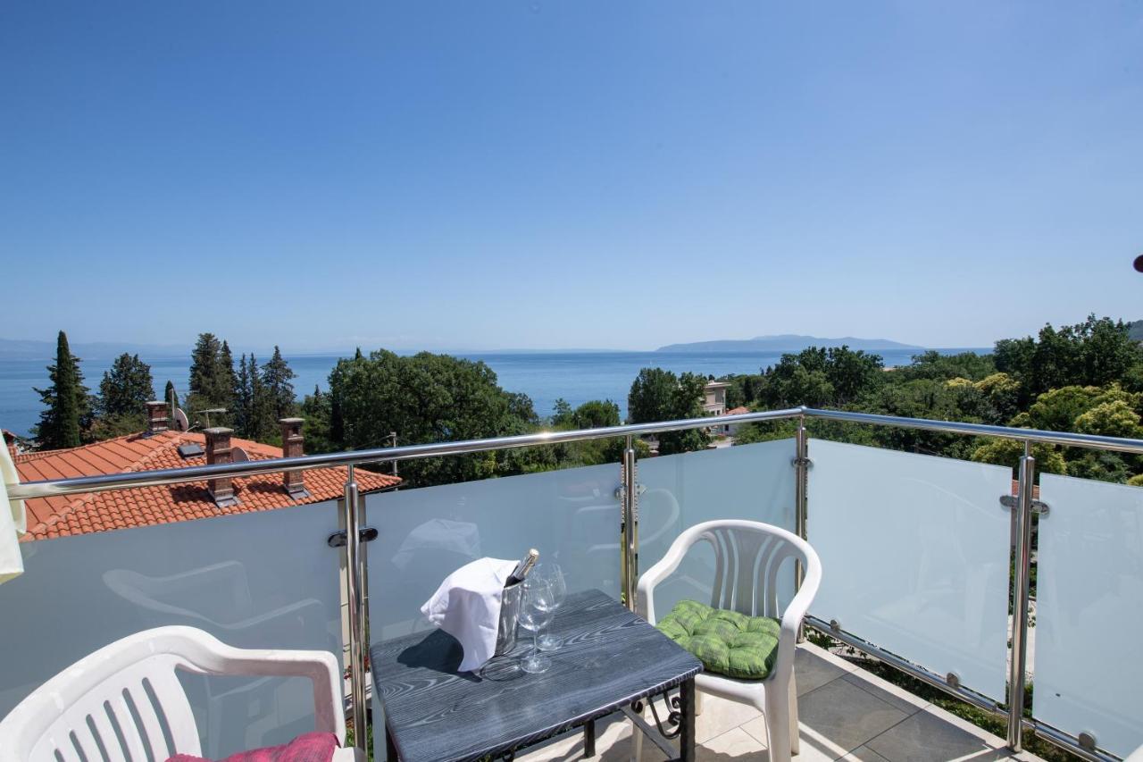 Villa Anna-potkrovlje Ika Esterno foto